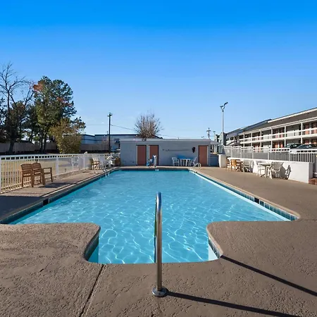 Econo Lodge-3